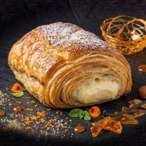 Hojaldre relleno de crema pastelera