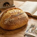 una pan y unas fotos sobre una mesa