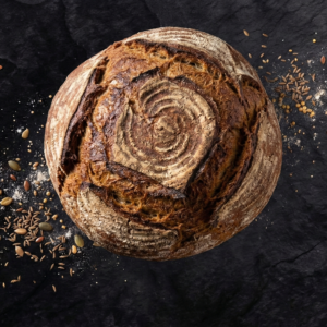 Pan rústico catalán, miga densa y sabor profundo.